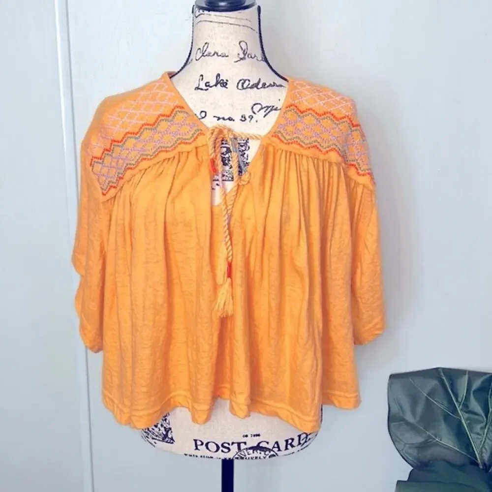 NWT! FREE PEOPLE Market Embroidered V-Neck Top size Medium